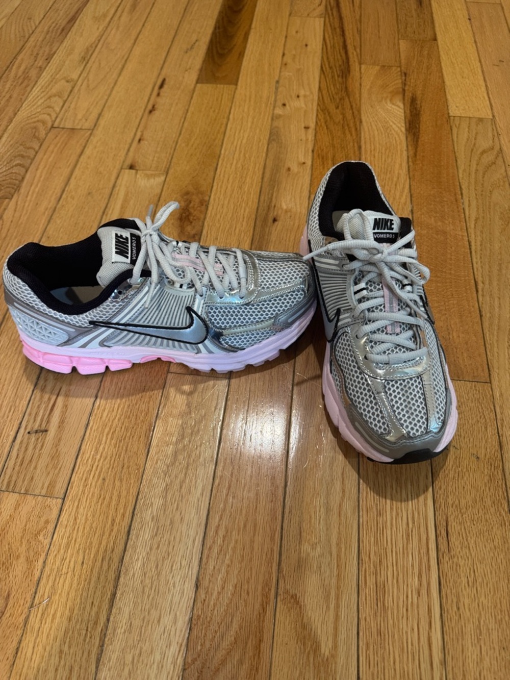 Nike Zoom Vomero 5 “Photon Dust/Metallic Silver/Pink Foam” Women’s shoe